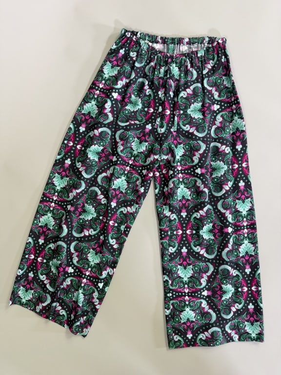 Dries Van Noted Stretch Knit Printed Pants: Dries Van Noted Stretch Knit Printed Pants having elastic waist with drawstring closure. Labeled Dries Van Noten - marked size 38. Measuring 26 - 40 inch waist, 13 inch rise, 25 inch inseam. From the 