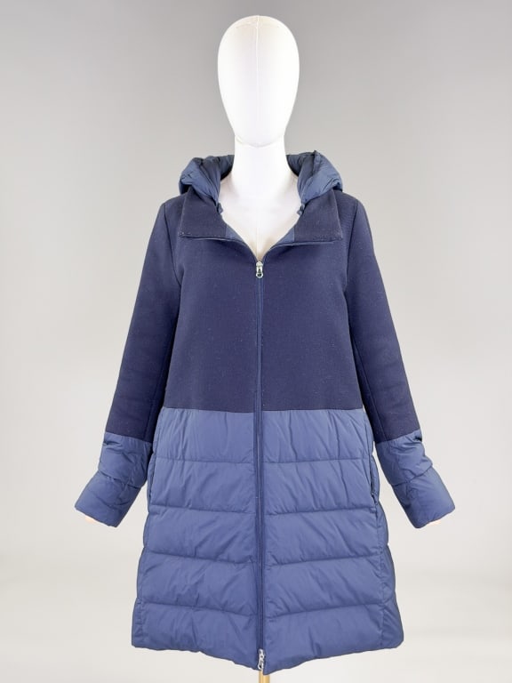 Herno Italy Wool Zip Front Puffer Coat Jacket: Herno Italy Wool Zip Front Puffer Coat Jacket having two way zip front closure, with two zippered pockets at front and hood at neck. Labeled Herno Made in Italy. Marked size 46. Measuring 42 inch bust
