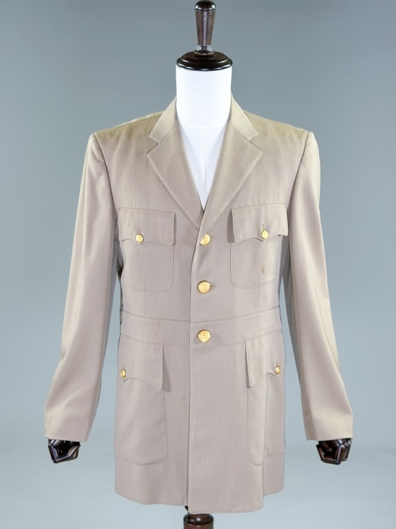 Vintage US Navy Uniform Blazer Jacket: Vintage US Navy Uniform Blazer Jacket having notched lapel collar, single breasted button front closure and four pockets at front. Measuring 40 inch chest, 36 inch waist, 33 inches long, 26 inch sleev