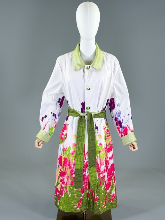 Vintage St. Gil Reversible Floral Raincoat Jacket: Vintage St. Gil Reversible Floral Raincoat Jacket having button front closure, belt at waist and fully reversible. Labeled Saint Gil Paris. Measuring 44 inch bust, 40 inch waist, 44 inches long, 25 in