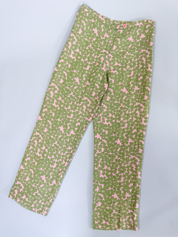 Vintage 2000s Moschino Floral Woven Trousers Pants: Vintage 2000s Moschino Floral Woven Trousers Pants having zip front closure. Measuring 29 inch waist, 10 inch rise, 29 inch inseam. From the lifetime collection, fashion archive and business
