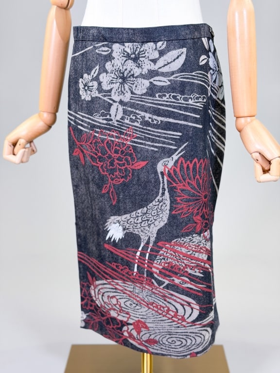 Vintage Denim Floral Bird Printed Midi Skirt: Vintage Denim Floral Bird Printed Midi Skirt having side zip closure. Measuring 30 inch waist, 25 inches long. From the lifetime collection, fashion archive and business inventory of collector and