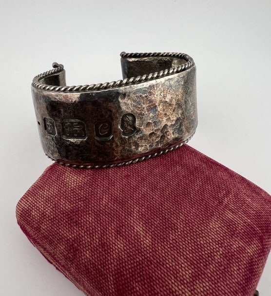 Impressive English Solid Sterling Cuff Bracelet (1 of 8)