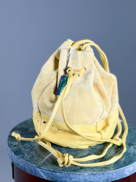 Vintage 1980s Bottega Veneta Suede Bucket Bag: Vintage 1980s Bottega Veneta Suede Leather Bucket Bag Purse having synched high closure at top with suede and leather details. Original tag attached, comes with original dust bag. Measuring approximat