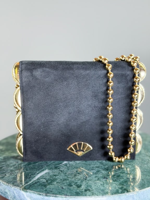 Vintage 1980s Karl Lagerfeld Suede Scallop Purse: Vintage 1980s Karl Lagerfeld Suede Scallop Purse Bag having front snap closure with removable chain strap. Measuring approximately 5 inches high by 7 inches wide by 2 inches deep. From the lifetime co