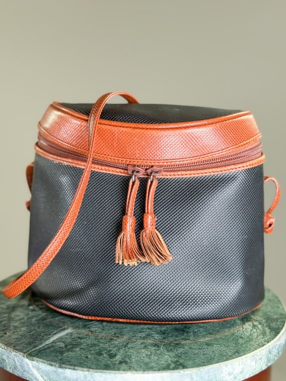 Vintage Bottega Veneta Leather Cross Body Bag: Vintage Bottega Veneta Leather Cross Body Bag having zip closure with cross body strap. Measuring approximately 7 inches high by 9 inches wide by 4 inches deep. From the lifetime collection, fashion a