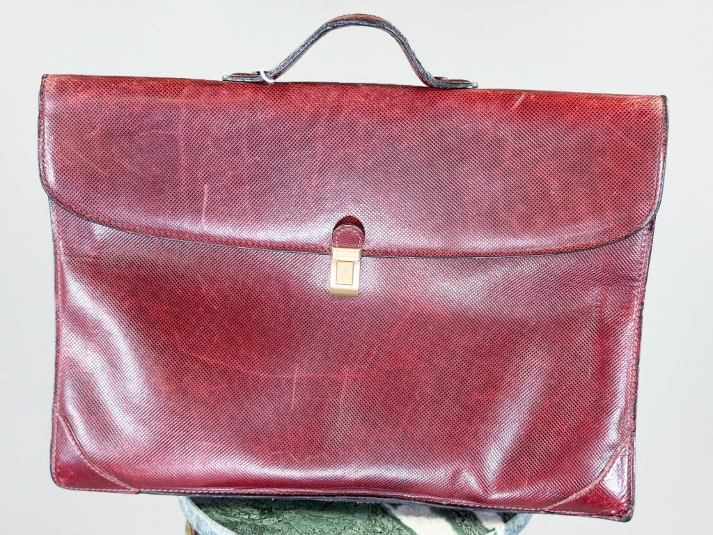 Vintage 1980s Bottega Veneta Embossed Briefcase: Vintage 1980s Bottega Veneta Embossed Leather Briefcase Bag having lock closure at front. Measuring approximately 12 inches high by 16 inches wide by 3 inches deep. General wear as shown throughout. F