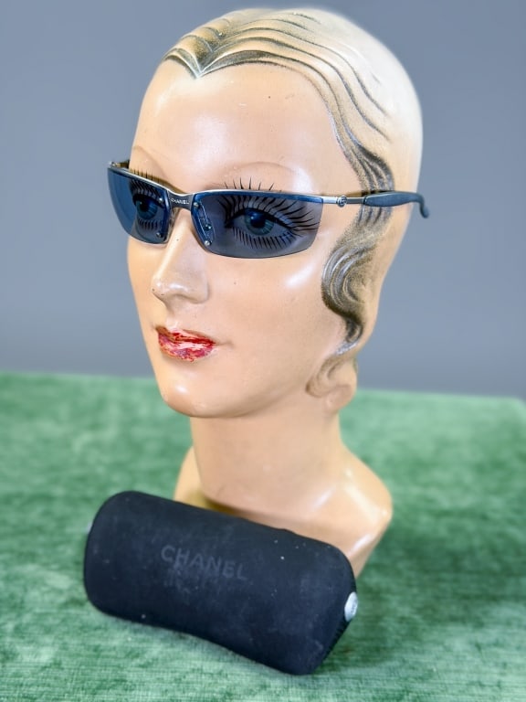 Vintage 2000s Chanel Blue Sports Sunglasses (1 of 8)