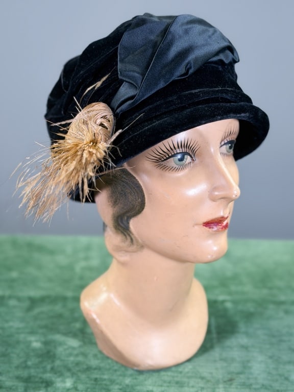 Antique 1910s Velvet Ostrich Feather Cloche Hat (1 of 6)