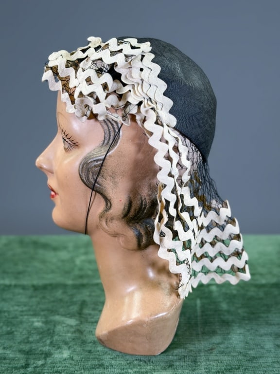 Vintage 1930s Hattie Barbour Straw Ric-Rac Net Hat (1 of 7)