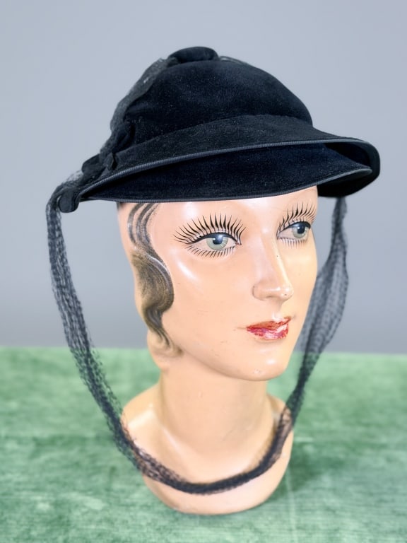 Vintage 1940s Velvet Net Fascinator Cap Hat: Vintage 1940s Velvet Net Fascinator Cap Hat. Labeled Gertz Long Island. Interior circumference measuring approximately 21 inches. From the lifetime collection, fashion archive and business inventory o