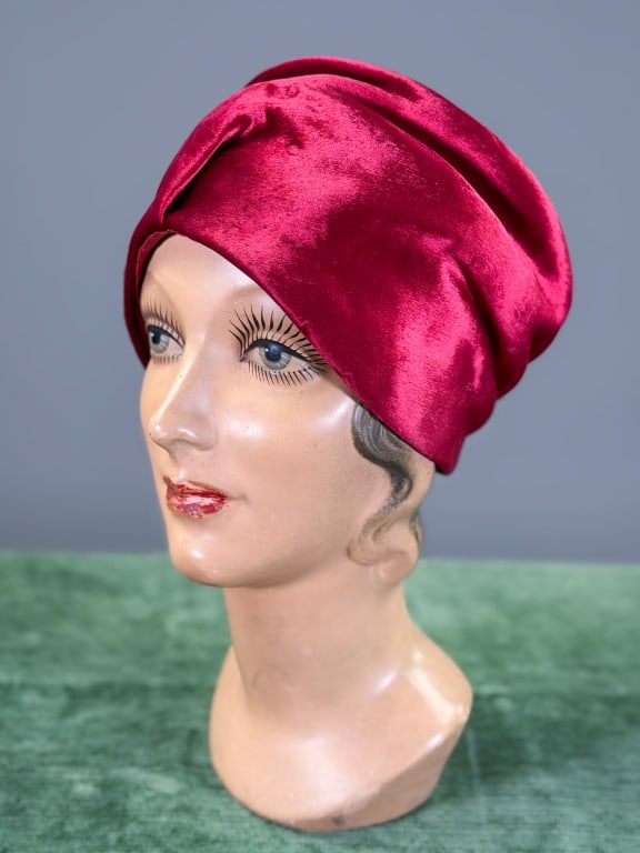 Vintage 1950s John Frederics Velvet Turban Hat: Vintage 1950s John Frederics Velvet Turban Hat. Interior circumference measuring approximately 22 inches. General wear as shown throughout. From the lifetime collection, fashion archive and business i