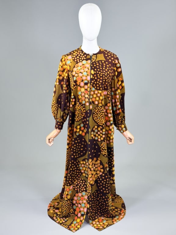 Vintage 1970s Velvet Print Bonwit Teller Dress: Vintage 1970s Velvet Printed Zip Front Dress having zip front closure. Labeled Bonwit Teller. Measuring 38 inch bust, 52 inches long, 21 inch sleeve length. General wear as shown throughout. From the 