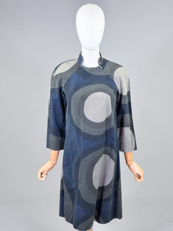 Vintage 1970s Marimekko Cotton Printed Dress: Vintage 1970s Marimekko Cotton Printed Dress having zip at front. Marked size 6. Measuring 36 inch bust, 36 inch waist, 36 inches long, 19 inch sleeve length. General wear as shown throughout. From th