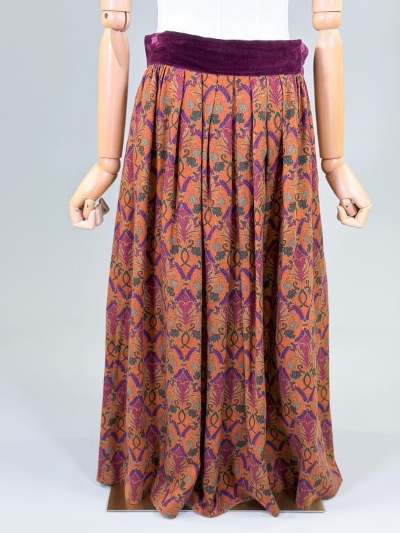 Vintage 1970s Printed Wool Skirt: Vintage 1970s Printed Wool Skirt having side hook closures and side pockets. Measuring 30 inch waist, 32 inches long. From the lifetime collection, fashion archive and business inventory of collector 