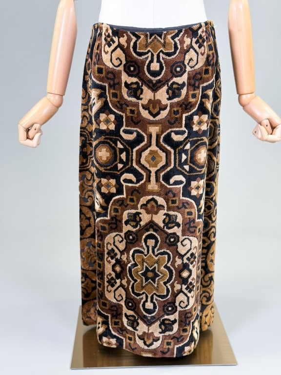 Vintage 1970s Anne Klein Velvet Tapestry Skirt: Vintage 1970s Anne Klein Velvet Tapestry Skirt having side zip closure. Marked size 10. Measuring 30 inch waist, 29 inches long. From the lifetime collection, fashion archive and business inventory of