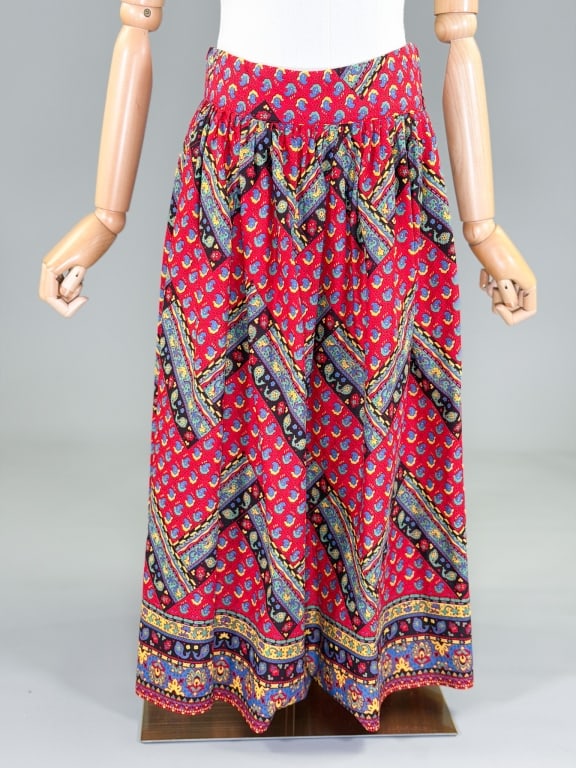 Vintage 1970s Cotton Printed Skirt: Vintage 1970s Cotton Printed Skirt having center back zip closure. Marked size 46. Measuring 30 inch waist, 30 inches long. From the lifetime collection, fashion archive and business inventory of coll