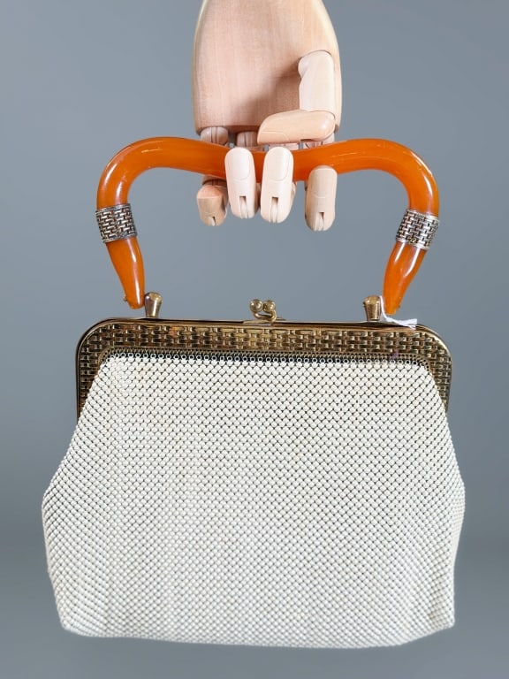 Vintage 1950s Whiting & Davis Mesh Lucite Bag (1 of 8)