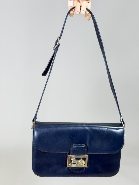 Vintage 1970s Leather Box Bag Purse: Vintage 1970s Leather Box Bag Purse having front metal toggle closure and adjustable shoulder strap. Measuring approximately 7 inches high by 11 inches wide by 3 inches deep. From the lifetime collect
