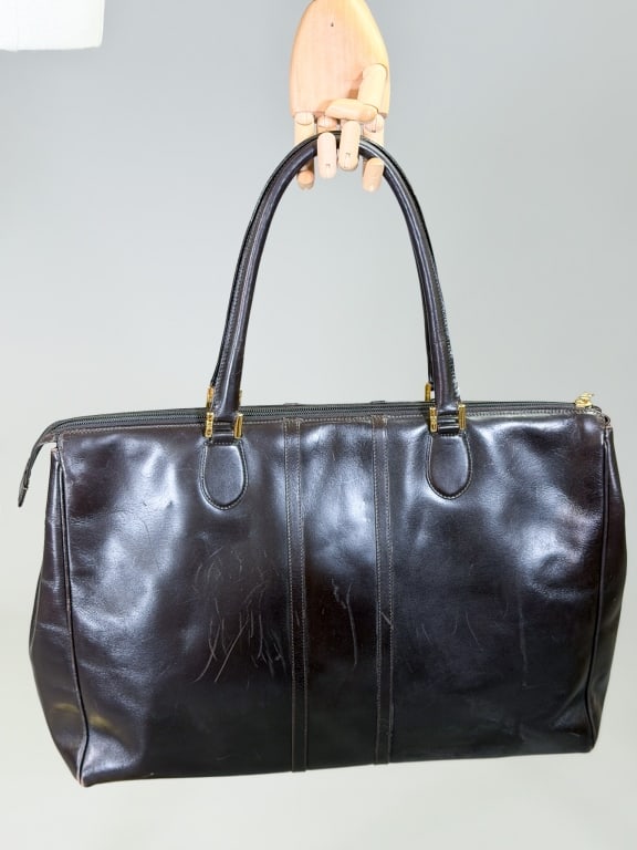 Vintage 1980s Roberta di Camerino Leather Tote Bag: Vintage 1980s Roberta di Camerino Leather Tote Bag having zip top closure with shoulder straps. Measuring approximately 13 inches high by 17 inches wide 5 inches deep. General wear as shown throughout