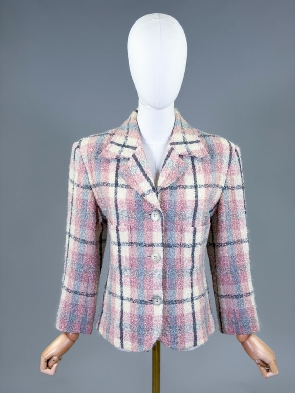 Vintage 1980s Caroll Paris Plaid Wool Blazer: Vintage 1980s Caroll Paris Plaid Wool Blazer having button front closure. Marked size 38. Measuring 38 inch bust, 34 inch waist, 23 inches long, 21 inch sleeve length. From the lifetime collection, fa