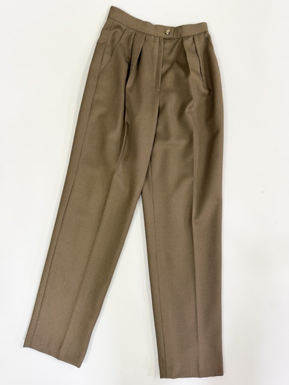 Vintage 1980s Betty Hanson Wool Trousers Pants: Vintage 1980s Betty Hanson Wool Trousers Pants having zip front closures and side pockets. Measuring 26 inch waist, 12.5 inch rise, 32 inch inseam. From the lifetime collection, fashion archive and bu