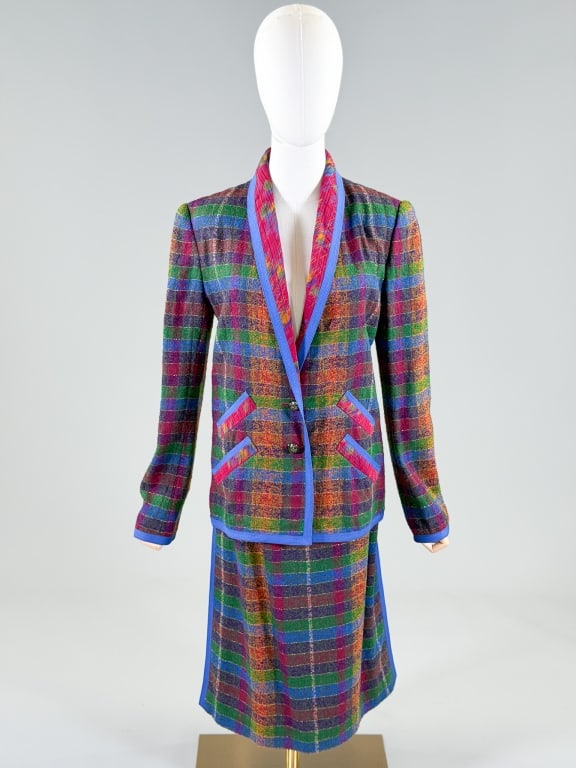 Vintage 1980s Koos Van Den Akker Skirt Suit Set: Vintage 1980s Koos Van Den Akker Skirt Suit Set having jacket with button front closure and front pockets measuring 40 inch bust, 36 inch waist, 27 inches long, 26 inch sleeve length. Skirt having bac