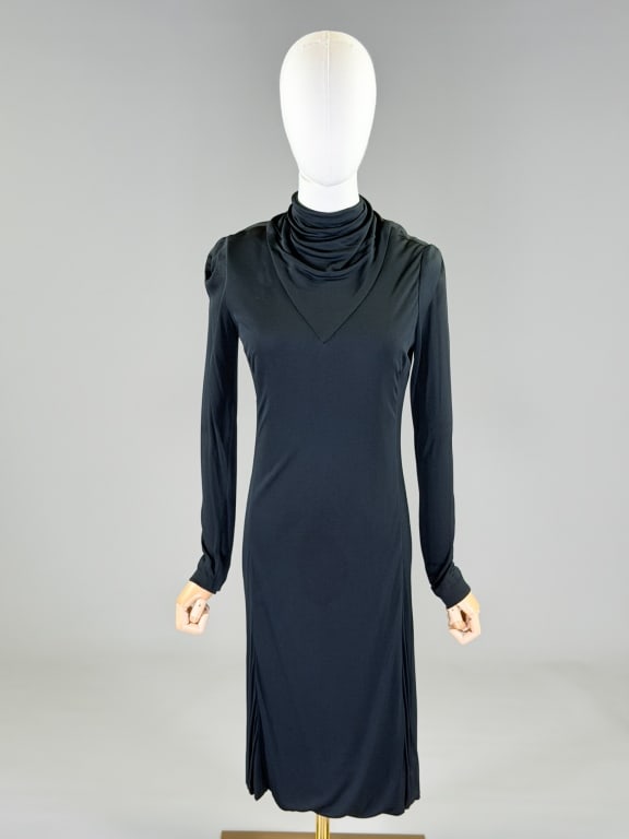 Vintage 1980s Elizabeth Arden Knit Jersey Dress: Vintage 1980s Elizabeth Arden Knit Jersey Dress having back zip closure. Measuring 36 inch bust, 28 inch waist, 41 inches long, 25 inch sleeve length. From the lifetime collection, fashion archive and
