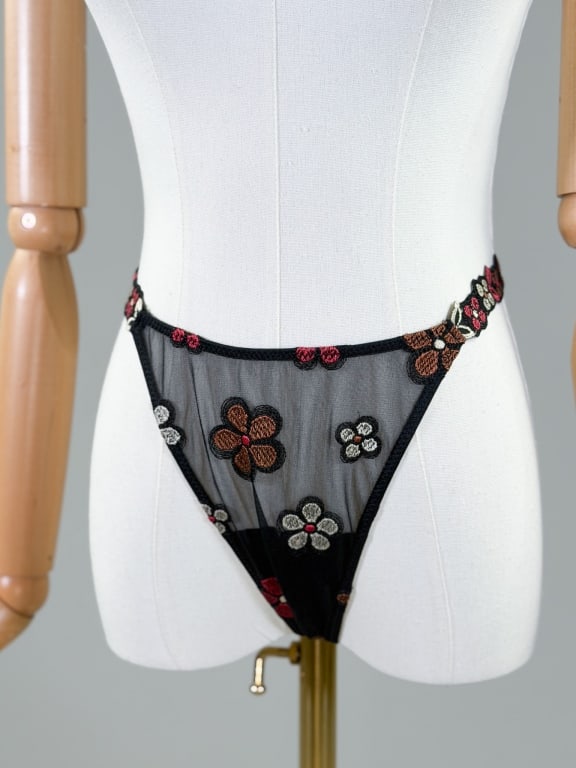 Vintage 1990s La Perla Floral Embroidered Thong: Vintage 1990s La Perla Floral Embroidered Thong. Marked size US 8. Measuring 26-40 inch waist, 8.5 inches long. From the lifetime collection, fashion archive and business inventory of collector and de