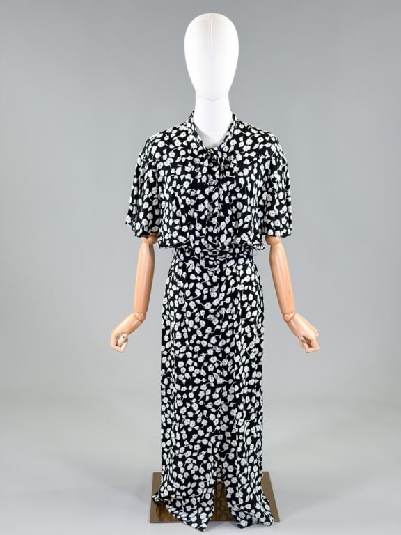 Vintage 1990s Ann Sui Floral Crepe Cape Dress: Vintage 1990s Ann Sui Floral Crepe Cape Dress having button front closure with cape detail at shoulders and belt at waist. Measuring 34-42 inch bust, 27-30 inch waist, 52 inches long, 9 inch sleeve le