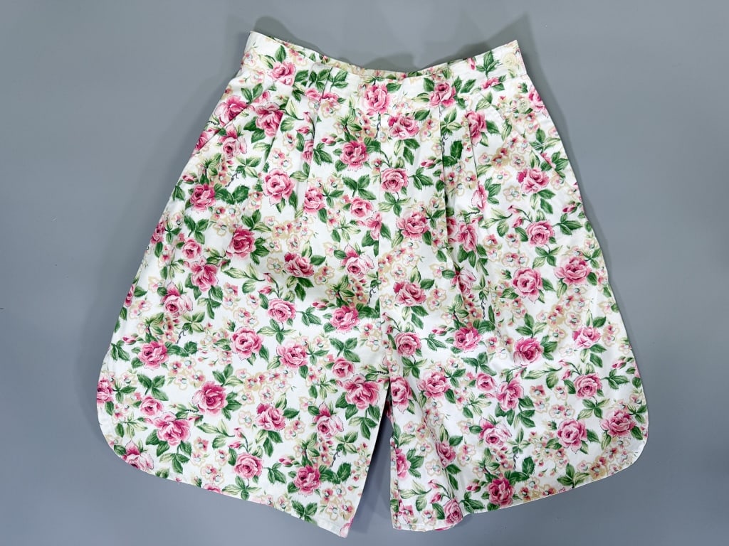 Vintage 1990s Floral Cotton Side Button Shorts (1 of 5)