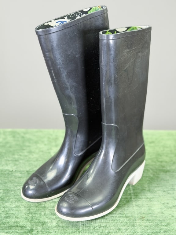 Vintage 2000s Chanel Rubber Rain Boots: Vintage 2000s Chanel Rubber Rain Boots having interlocking CC logo at toes with printed interior. Marked size 40. Measuring approximately 10.5 inches heel to toe. General wear as shown throughout. Fro