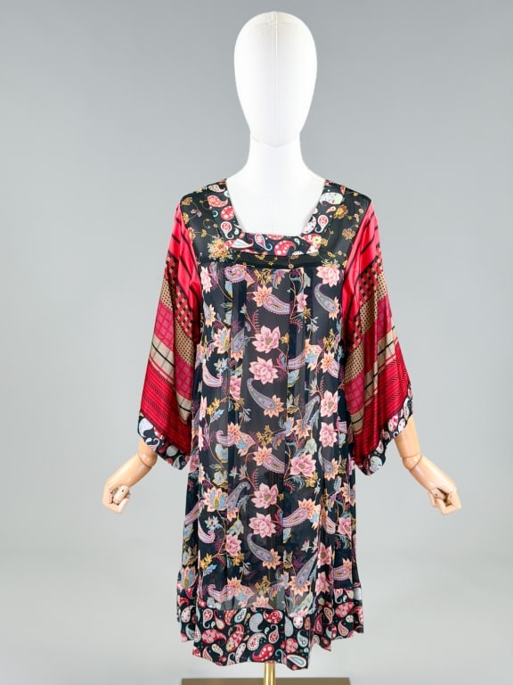 Vintage Duro Olowu Silk Tent Dress: Vintage Duro Olowu Silk Tent Dress having back zip closure. Measuring 44 inch bust, free waist, 37 inches long, 16 inch sleeve length. From the lifetime collection, fashion archive and business invent