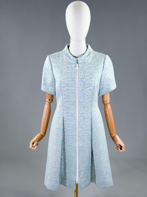 Lee Anderson Couture Zip Front Mod Shift Dress: Lee Anderson Couture Zip Front Mod Shift Dress having zip front closure. Measuring 36 inch bust, 34 inch waist, 37 inches long, 9 inch sleeve length. From the lifetime collection, fashion archive and 