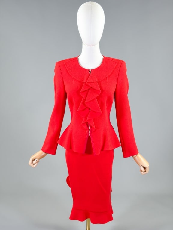 Oscar de le Renta Wool Crepe Skirt Suit Set: Oscar de le Renta Wool Crepe Skirt Suit Set having zip front closure with ruffled detail measuring 36 inch bust, 28 inch waist, 22 inches long, 22 inch sleeve length. Skirt with back zip closure measu
