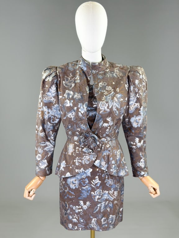 Vintage Printed Suede Jacket Top Skirt Set: Vintage Printed Suede Jacket Top Skirt Set with jacket measuring 36 inch bust, 28 inch waist, 24 inches long, 24 inch sleeve length. Top measuring 38 inch bust, 32 inch waist, 20 inches long. Skirt me
