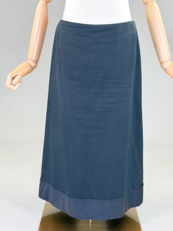 Dries Van Noten Cotton Pencil Shift Skirt: Dries Van Noten Cotton Pencil Shift Skirt having back zip closure. Measuring 30 inch waist, 27 inches long. From the lifetime collection, fashion archive and business inventory of collector and dealer