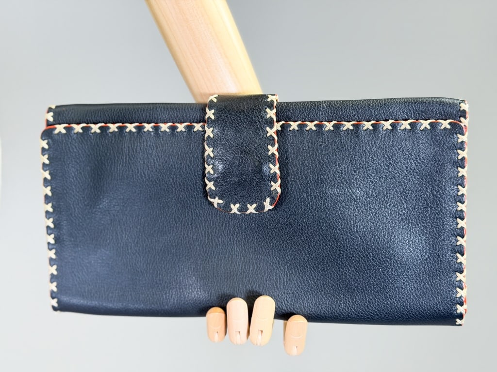 Vintage rd2 Leather Stitch Clutch Bag: Vintage rd2 Leather Stitch Clutch Bag having magnetic snap closure with interior pocket. Measuring approximately 6 inches high by 11 inches wide. From the lifetime collection, fashion archive and busi