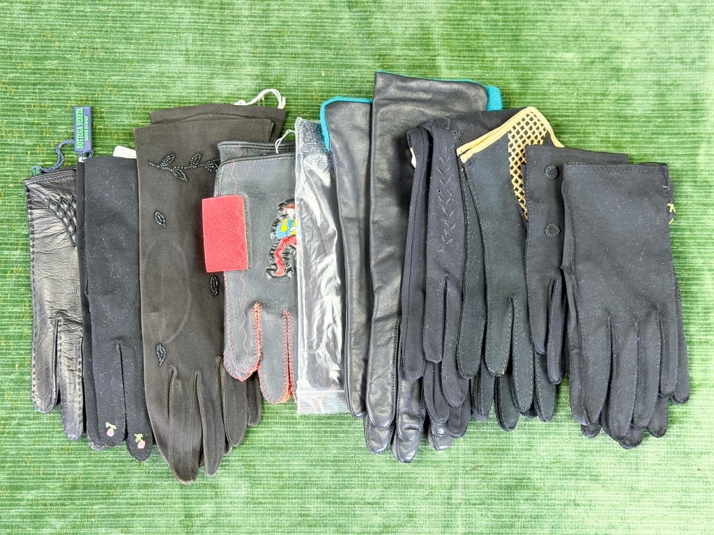 Collection of Vintage Short Black Ladies Gloves (1 of 6)