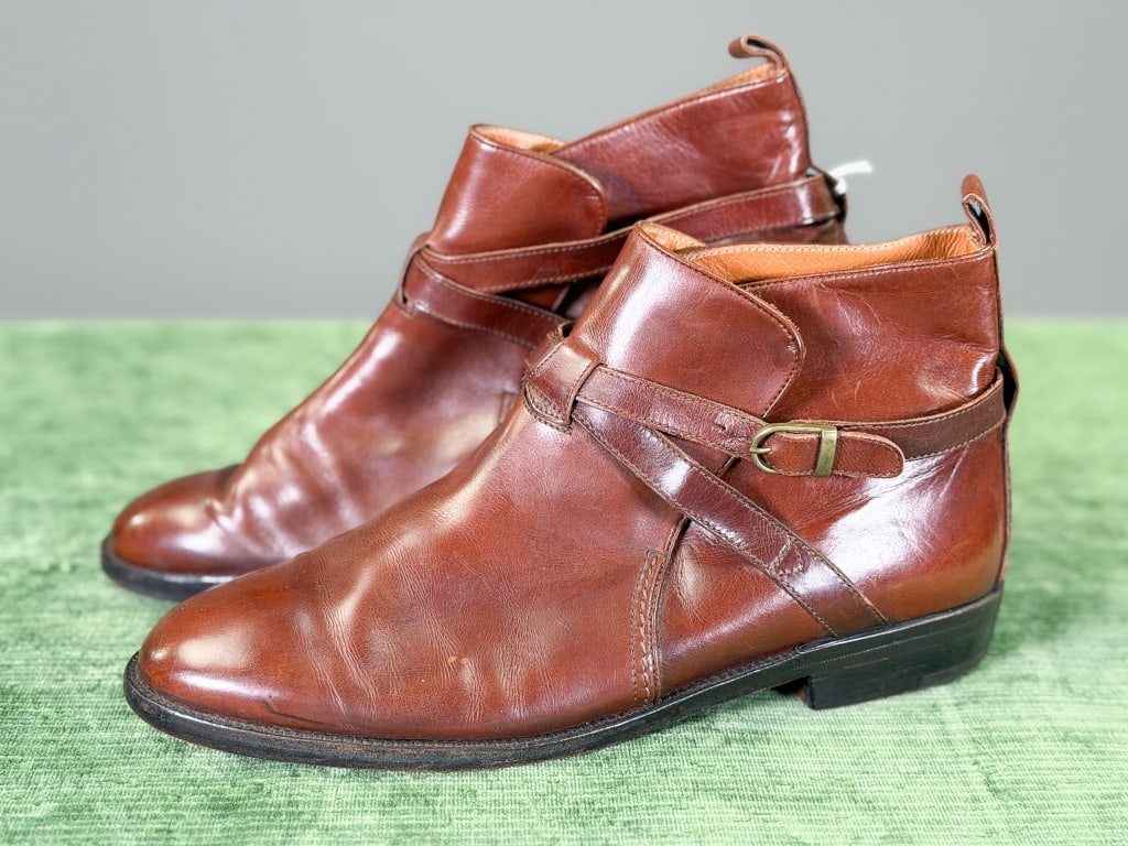 Vintage Ralph Lauren Leather Ankle Boots Shoes: Vintage Ralph Lauren Leather Ankle Boots Shoes having ankle strap buckle closure. Marked size 8B. Measuring approximately 10.25 inches heel to toe. General wear as shown throughout. From the lifetime 