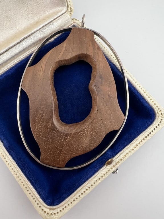 Vintage Modernist Sterling & Wood Necklace Pendant: Vintage Modernist Sterling & Wood Necklace Pendant. Sterling silver and carved wood Mid Century Modern necklace pendant. Acid tests for sterling. Measures just over 3.5 inches in length. From the life