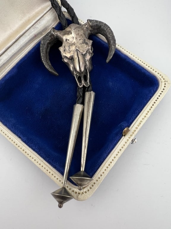 Vintage Native American Sterling Skull Bolo Tie (1 of 7)