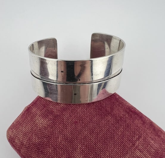 Vintage Ed Levin Sterling Silver Modernist Cuff: Vintage Ed Levin Sterling Silver Modernist Cuff Bracelet. Signed and hallmarked. Measures 2.25 inches across the interior opening. Weighs approximately 35.9 grams total. From the lifetime collection, 