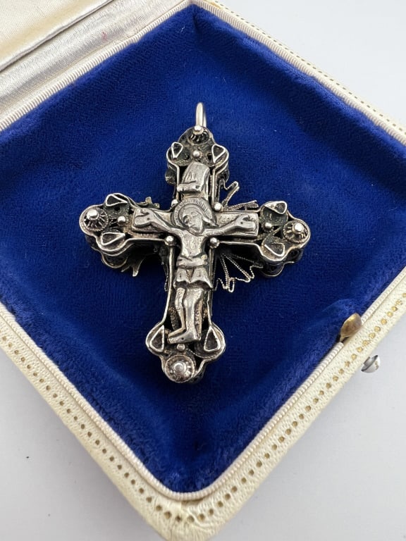 Antique Sterling Silver Reliquary Design Cross: Antique Sterling Silver Reliquary Design Cross Pendant. While the cross does not not open, you can hear something shake on the interior when moved. Acid tests for sterling. Measures 2.5 inches in leng