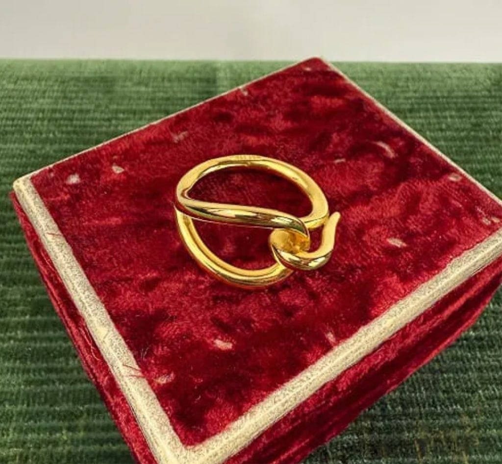 Vintage Hermes Gold Tone Jumbo Scarf Ring: Vintage Hermes Gold Tone Jumbo Scarf Ring. Signed. Measures 1.25 x 1 inch. Can be worn as a ring too, approximately size 8 as the fit / size 10 on the mandrel.