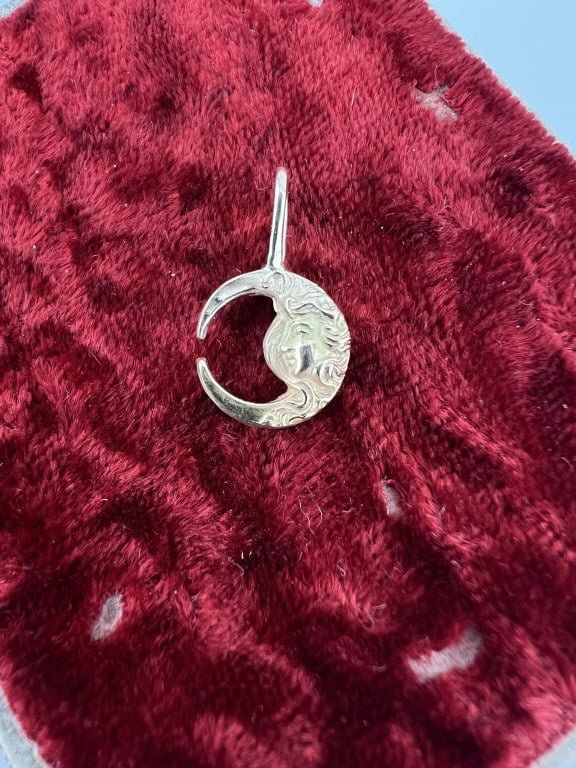 Antique 19th C 10kt Gold Crescent Moon Pendant: Antique 19th C 10kt Gold Crescent Moon Pendant. Art Nouveau design with a portrait of a woman having flowing hair centered in the crescent moon. Converted necklace pendant or charm made from a Victori