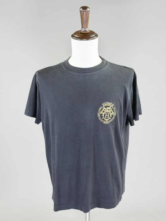Vintage 1990s Hermes Paris Embroidered T Shirt Top: Vintage 1990s Hermes Paris Embroidered T Shirt Top having embroidery at front. Marked size XL - 100% cotton - Made in Italy. Measuring 23 inch chest, 25 inches long, 7 inch sleeve length with stretch 