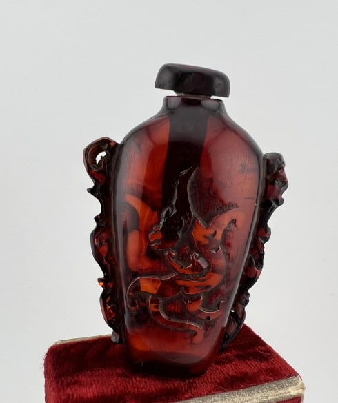 Antique Chinese Carved Amber Snuff Bottle: Antique Chinese Carved Amber Snuff Bottle. Weighs approximately 48 grams total weight. Measures 3 inches in height.