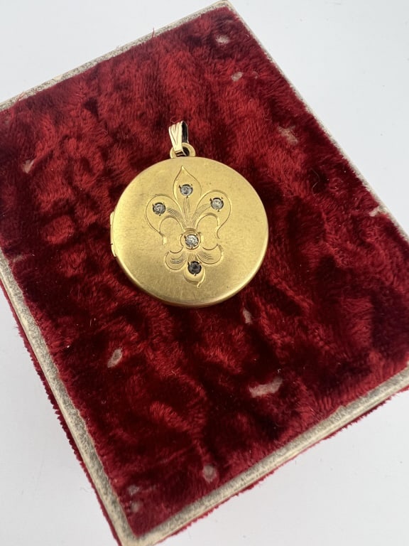 Antique Gold Filled Fleur de Lis Locket Pendant (1 of 7)