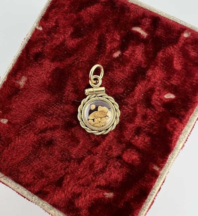 Estate Gold Filled Nugget Filled Shaker Locket: Estate Yellow Gold Filled Nugget Filled Shaker Locket Necklace Pendant or Charm. Gold filled case with "crystal" front and back panels, nuggets inside. Measures just under 1 inch in length. Bail marke